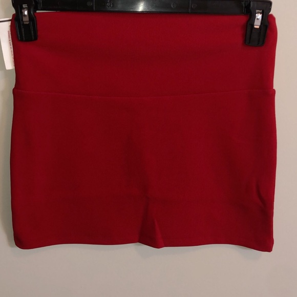 Red mini skirt - Picture 2 of 2